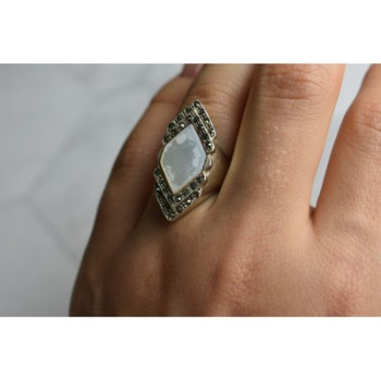 925 STERLING SILVER MOTHER OF PEARL & MARCASITES RING SIZE 6.5