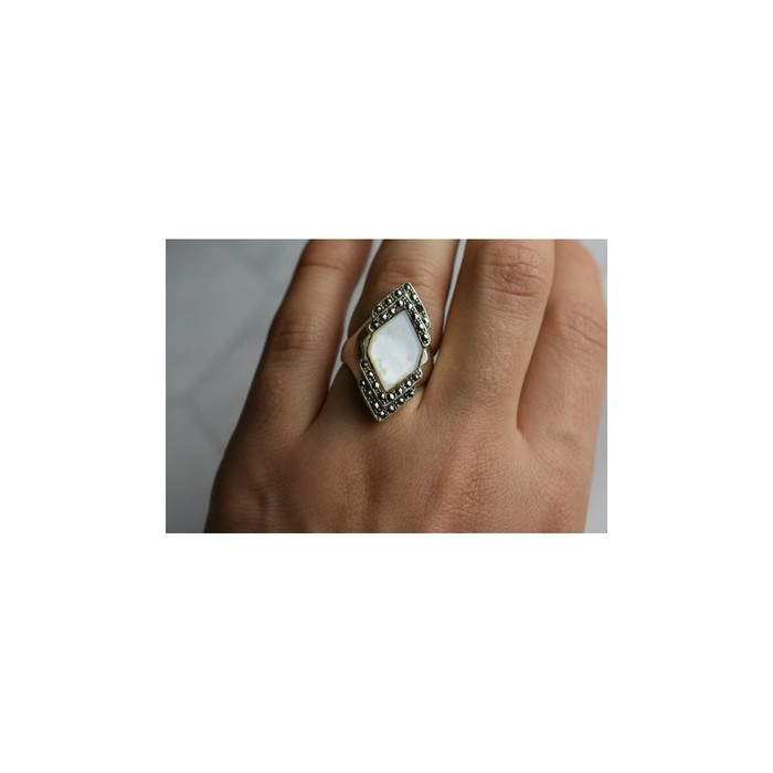 925 STERLING SILVER MOTHER OF PEARL & MARCASITES RING SIZE 6.5