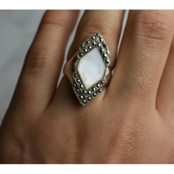 925 Sterling Silver Mother OF Pearl & Marcasites Ring Size 6.5