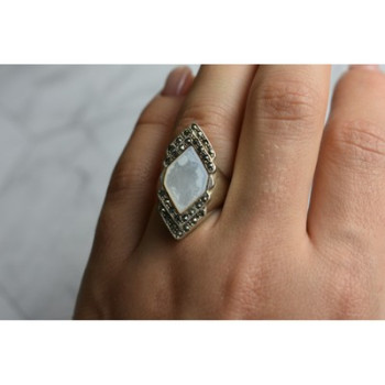 925 STERLING SILVER MOTHER OF PEARL & MARCASITES RING SIZE 6.5