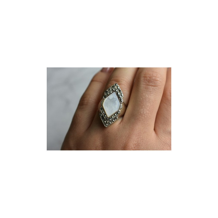 925 STERLING SILVER MOTHER OF PEARL & MARCASITES RING SIZE 6.5