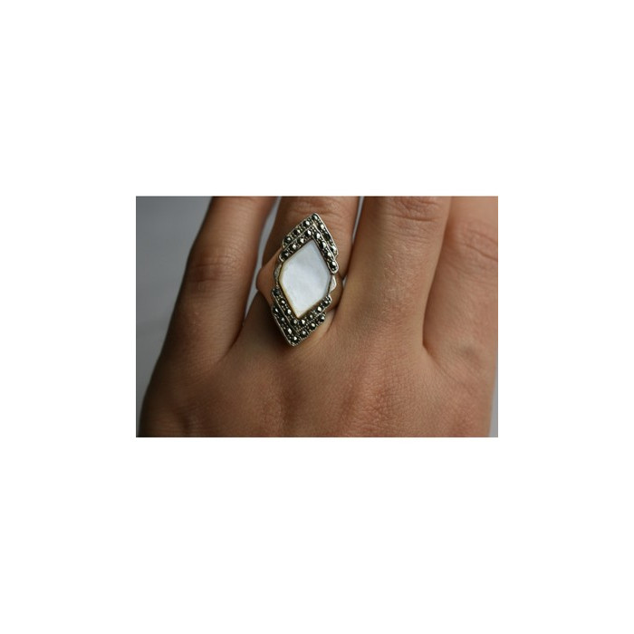 925 STERLING SILVER MOTHER OF PEARL & MARCASITES RING SIZE 6.5