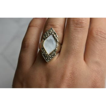 925 STERLING SILVER MOTHER OF PEARL & MARCASITES RING SIZE 6.5
