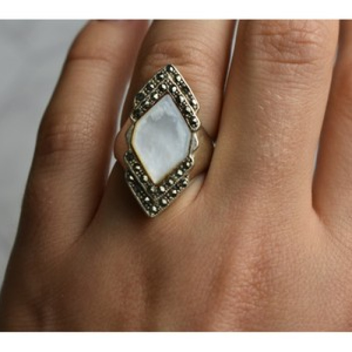 925 Sterling Silver Mother OF Pearl & Marcasites Ring Size 6.5