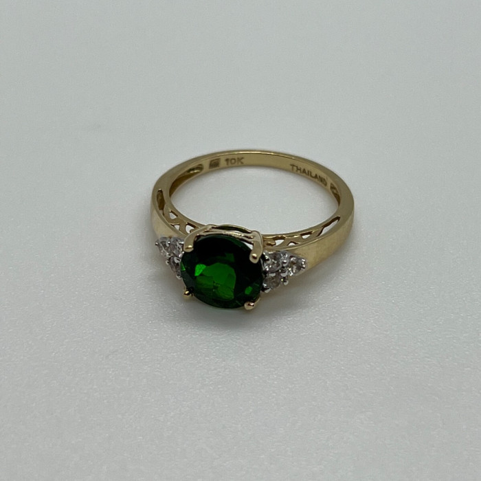 10K Yellow Gold Ring With Emerald & Diamonds Size 6
