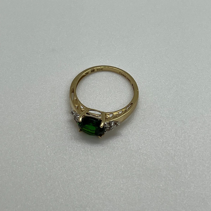 10K Yellow Gold Ring With Emerald & Diamonds Size 6