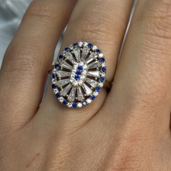 Beautiful 925 Sterling Silver CZ Ring Size 7.5