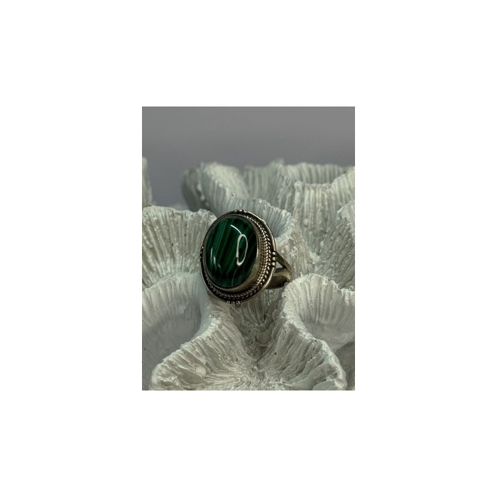 VINTAGE 925 STERLING SILVER MALACHITE RING SIZE 9