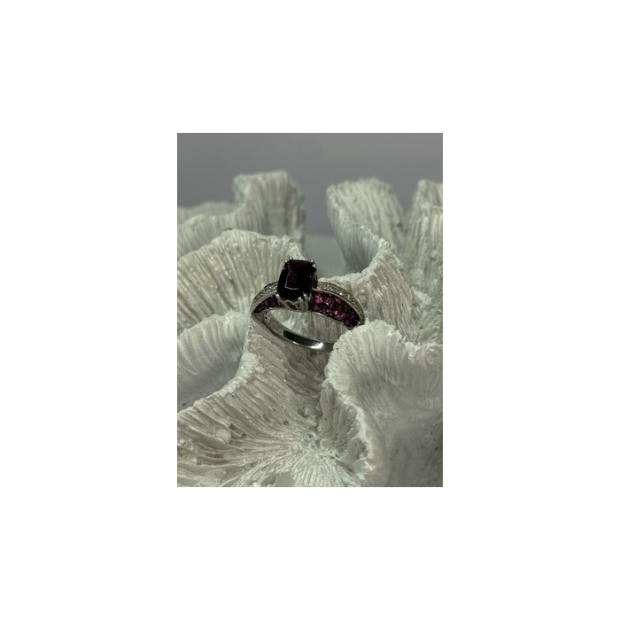 10K WHITE GOLD SPINEL & DIAMOND RING SIZE 6.5