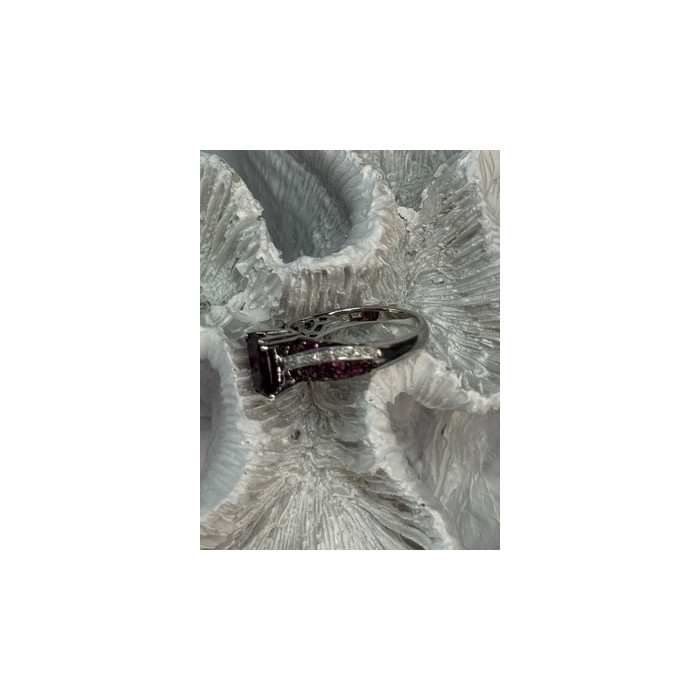 10K WHITE GOLD SPINEL & DIAMOND RING SIZE 6.5