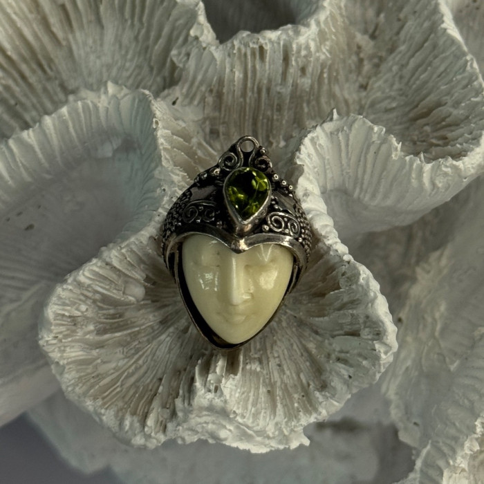 925 Sterling Silver Goddess Face Carved Peridot Pendant Length 1 Inch