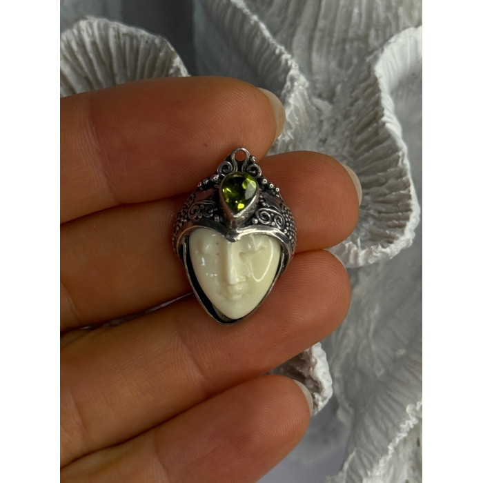 925 Sterling Silver Goddess Face Carved Peridot Pendant Length 1 Inch