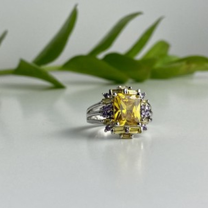 925 Sterling Silver Yellow & Purple CZ Ring Size 7