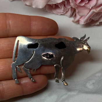 925 Sterling Silver Cow Brooch Length 2.5 In