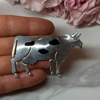925 Sterling Silver Cow Brooch Length 2.5 In