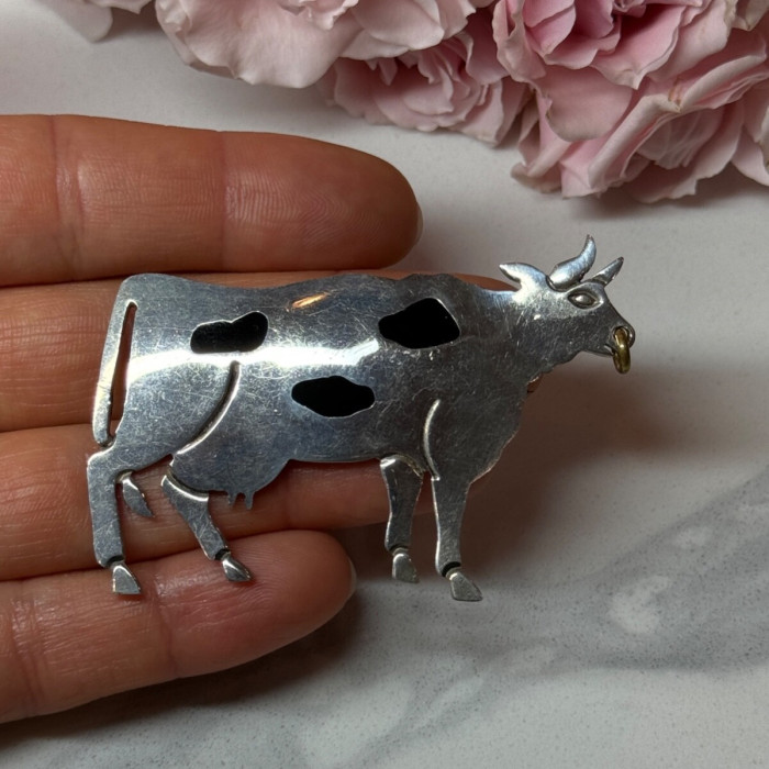 925 Sterling Silver Cow Brooch Length 2.5 In