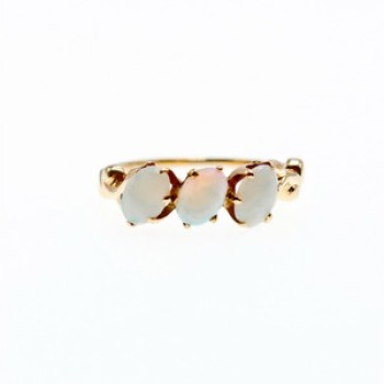 10K Yellow Gold Opal Ring Size 6