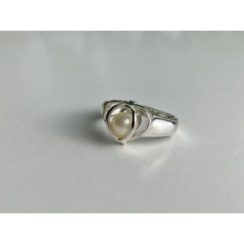925 Sterling Silver Pearl Ring Size 6.5