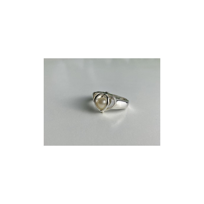 925 Sterling Silver Pearl Ring Size 6.5