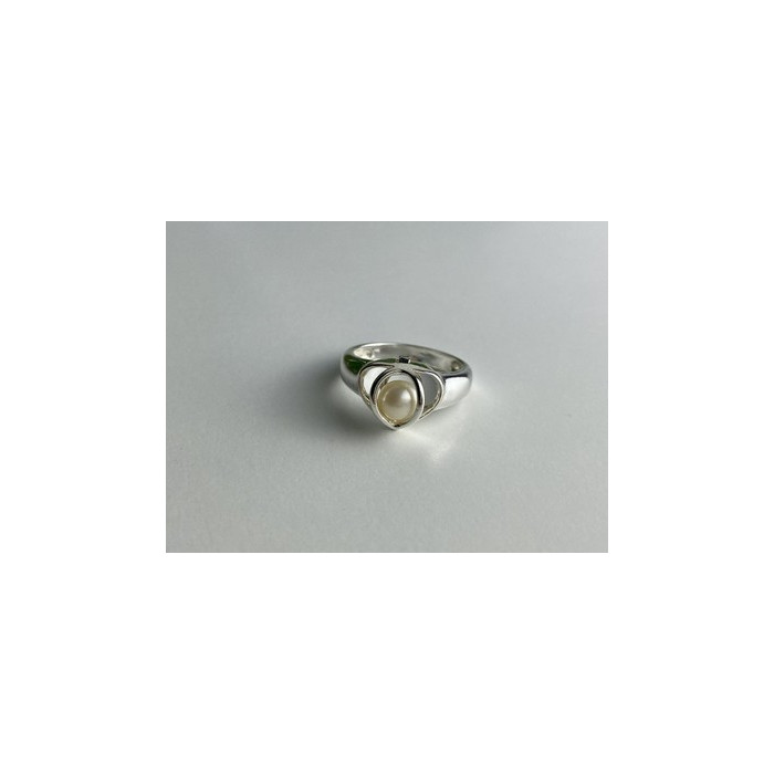 925 Sterling Silver Pearl Ring Size 6.5