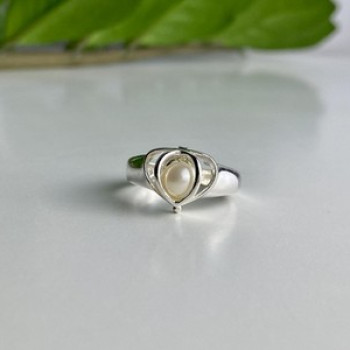 925 Sterling Silver Pearl Ring Size 6.5