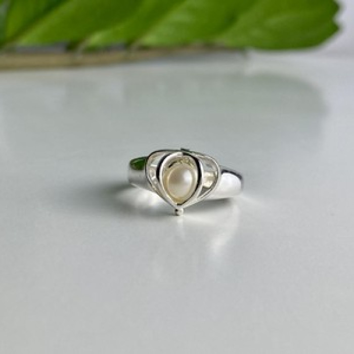 925 Sterling Silver Pearl Ring Size 6.5