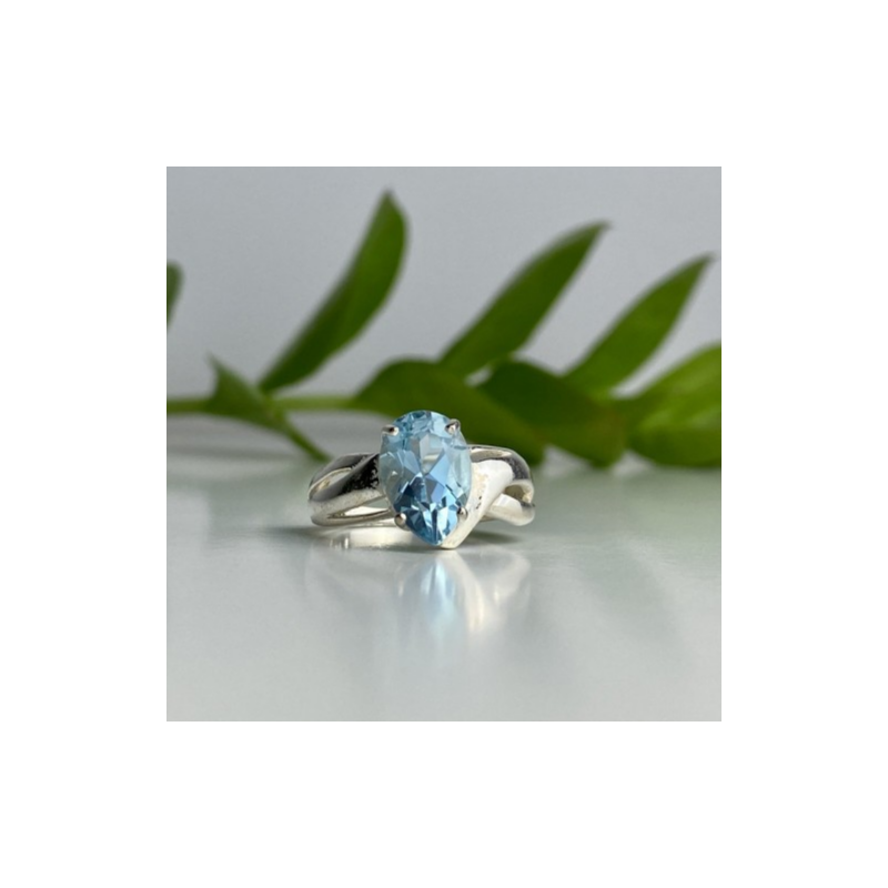 925 Sterling Silver Topaz Ring Size 7