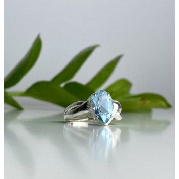 925 Sterling Silver Topaz Ring Size 7