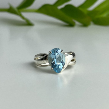 925 Sterling Silver Topaz Ring Size 7