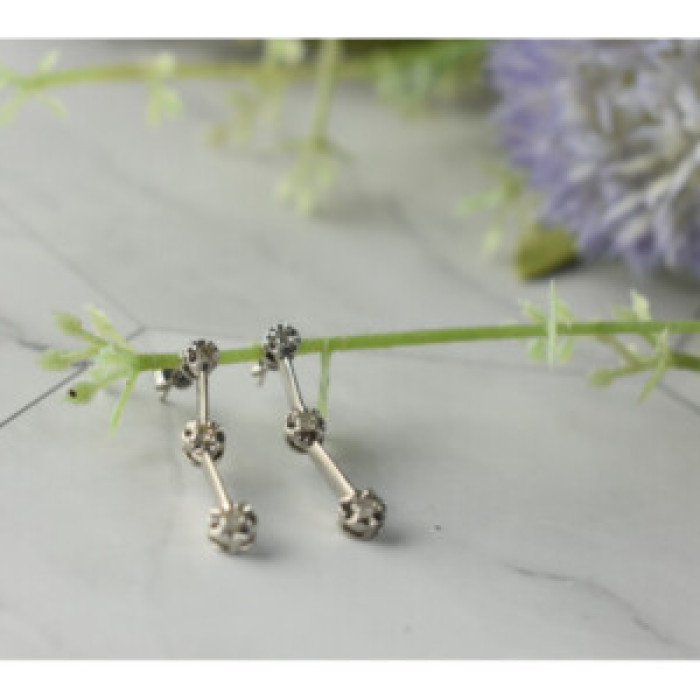 10K White Gold Diamonds Stud Earrings