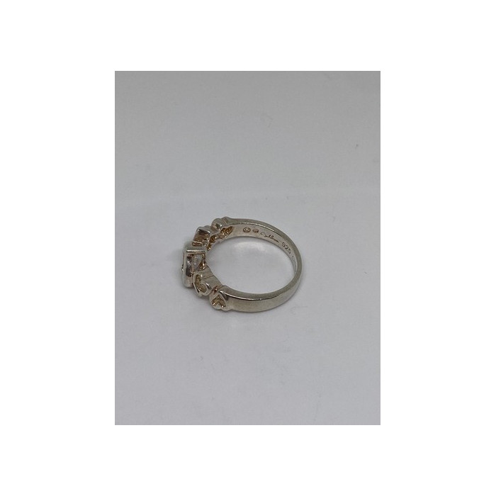 925 Sterling Silver Ring With CZ Size 6.75