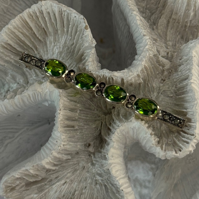 925 Sterling Silver Peridot & Marcasite Brooch Length 2.15 Inch