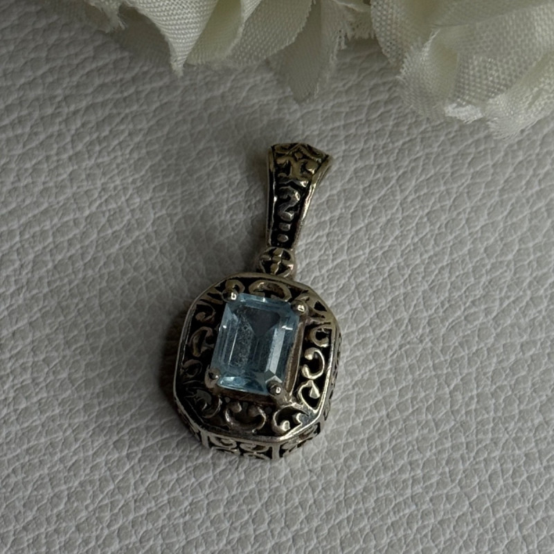 925 Sterling Silver Blue Topaz Pendant Length 1 Inch