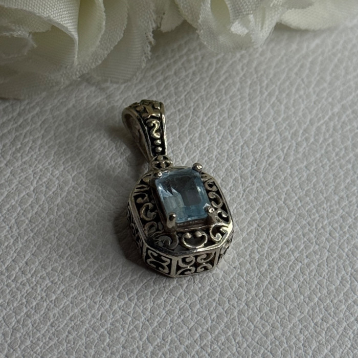 925 Sterling Silver Blue Topaz Pendant Length 1 Inch