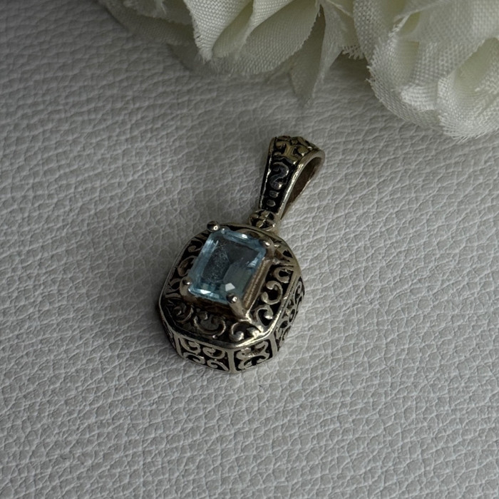925 Sterling Silver Blue Topaz Pendant Length 1 Inch