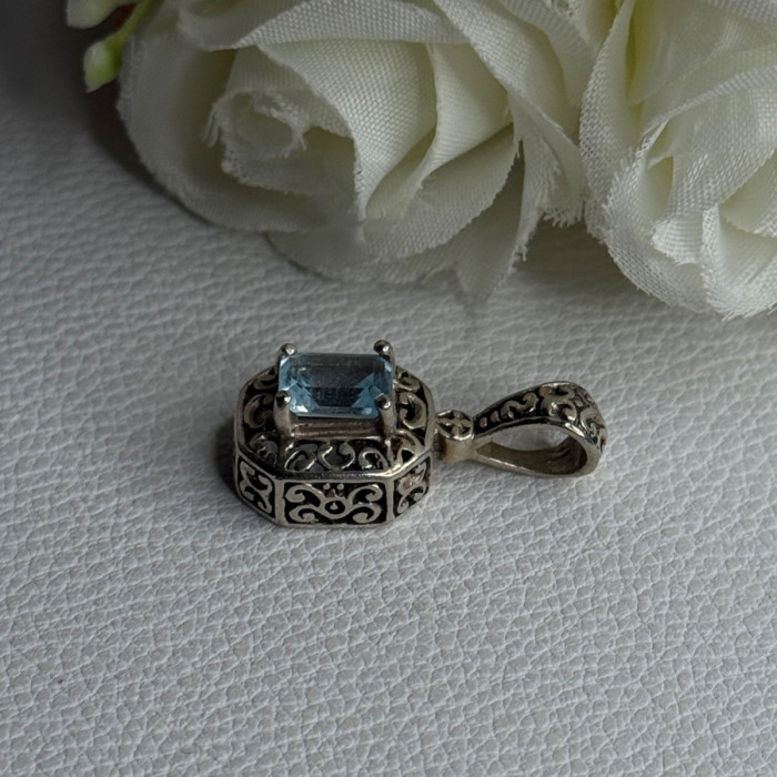 925 Sterling Silver Blue Topaz Pendant Length 1 Inch