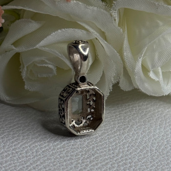 925 Sterling Silver Blue Topaz Pendant Length 1 Inch