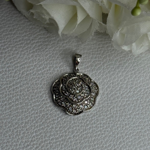 Lovely Flower 925 Sterling Silver Beryl Pendant Length 1 Inch