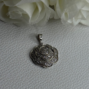 Lovely Flower 925 Sterling Silver Beryl Pendant Length 1 Inch
