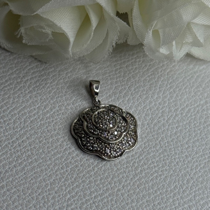 Lovely Flower 925 Sterling Silver Beryl Pendant Length 1 Inch