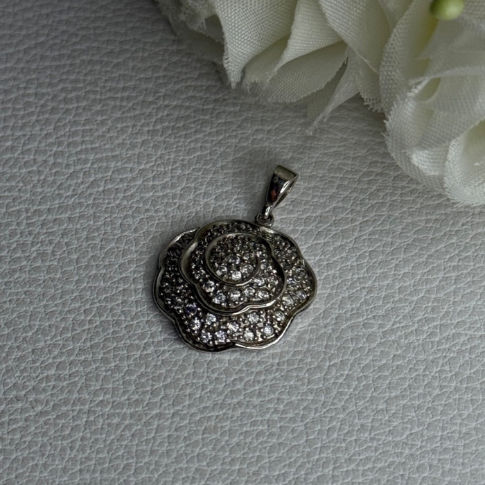 Lovely Flower 925 Sterling Silver Beryl Pendant Length 1 Inch