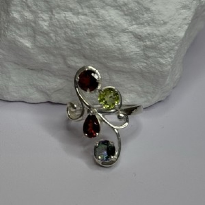 925 Sterling Silver Alexandrite, Garnet & Peridot Ring Size 6.5