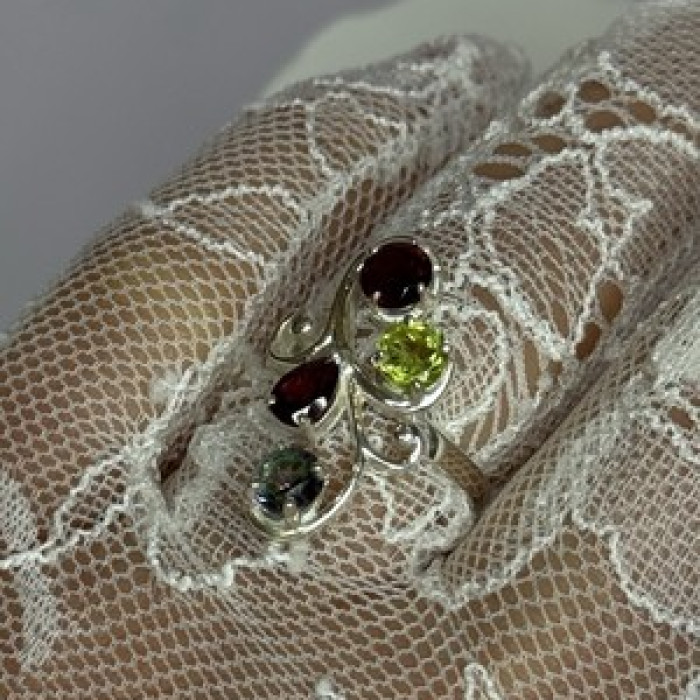 925 Sterling Silver Alexandrite, Garnet & Peridot Ring Size 6.5