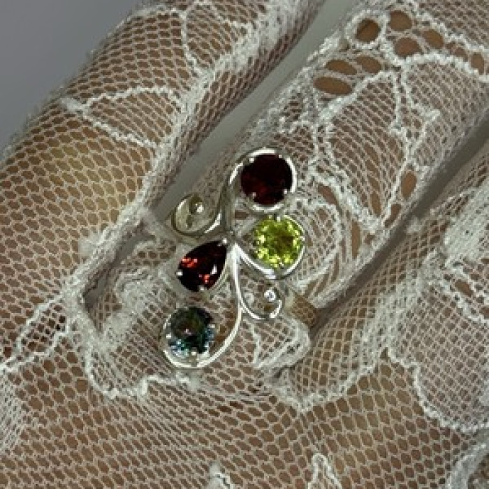 925 Sterling Silver Alexandrite, Garnet & Peridot Ring Size 6.5