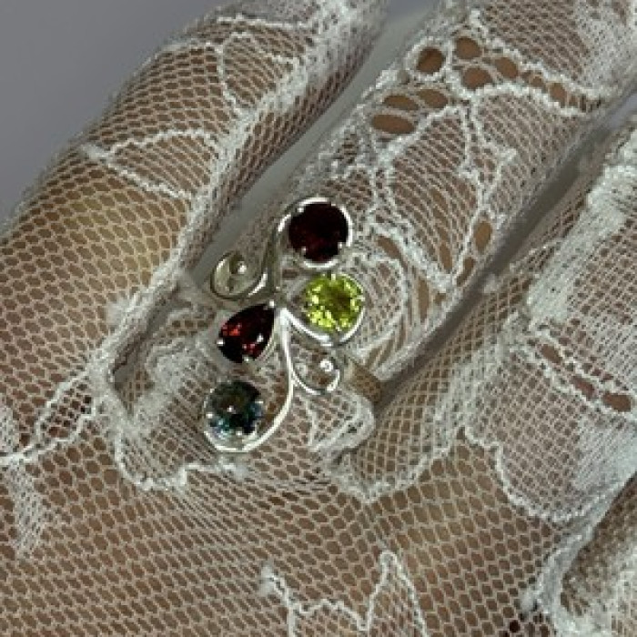 925 Sterling Silver Alexandrite, Garnet & Peridot Ring Size 6.5