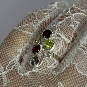 925 Sterling Silver Alexandrite, Garnet & Peridot Ring Size 6.5