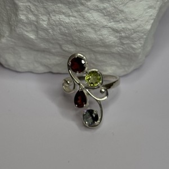 925 Sterling Silver Alexandrite, Garnet & Peridot Ring Size 6.5