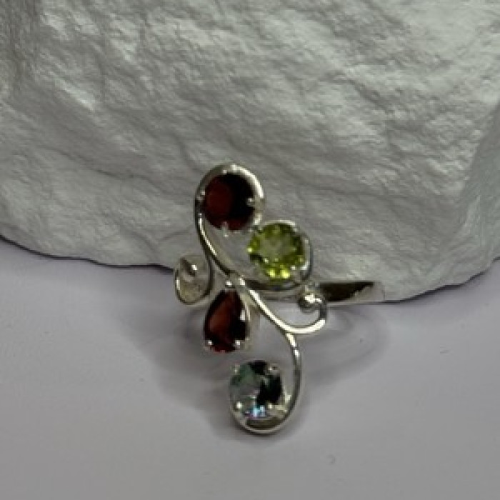 925 Sterling Silver Alexandrite, Garnet & Peridot Ring Size 6.5