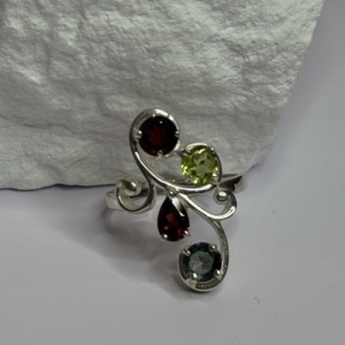 925 Sterling Silver Alexandrite, Garnet & Peridot Ring Size 6.5