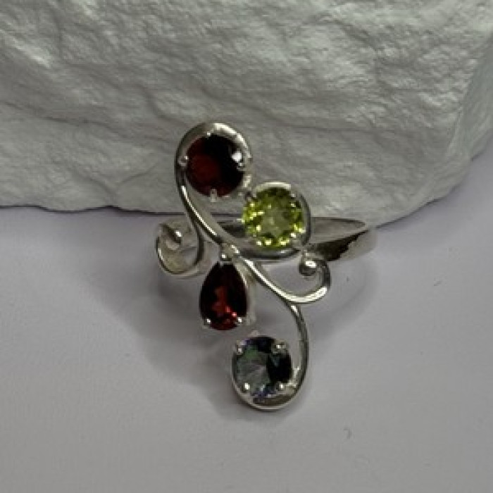 925 Sterling Silver Alexandrite, Garnet & Peridot Ring Size 6.5